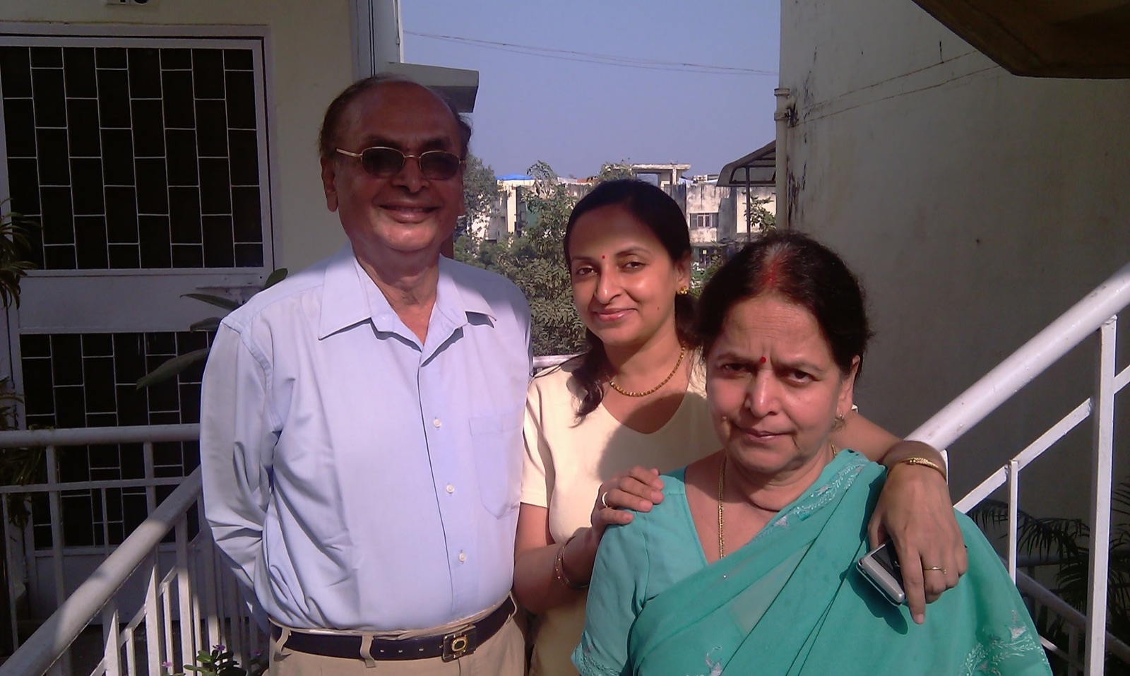 Nani in her blue sari, before the surgery